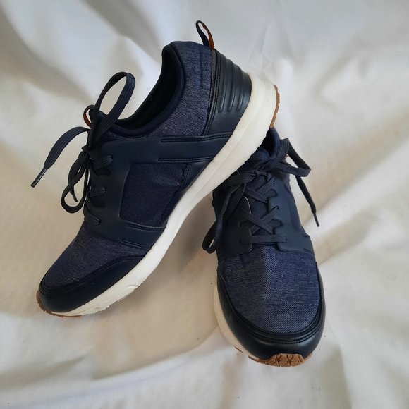 Levi's Other - Levi's textile upper gym shoe / sneaker. Athletic / Casual wear. size 13